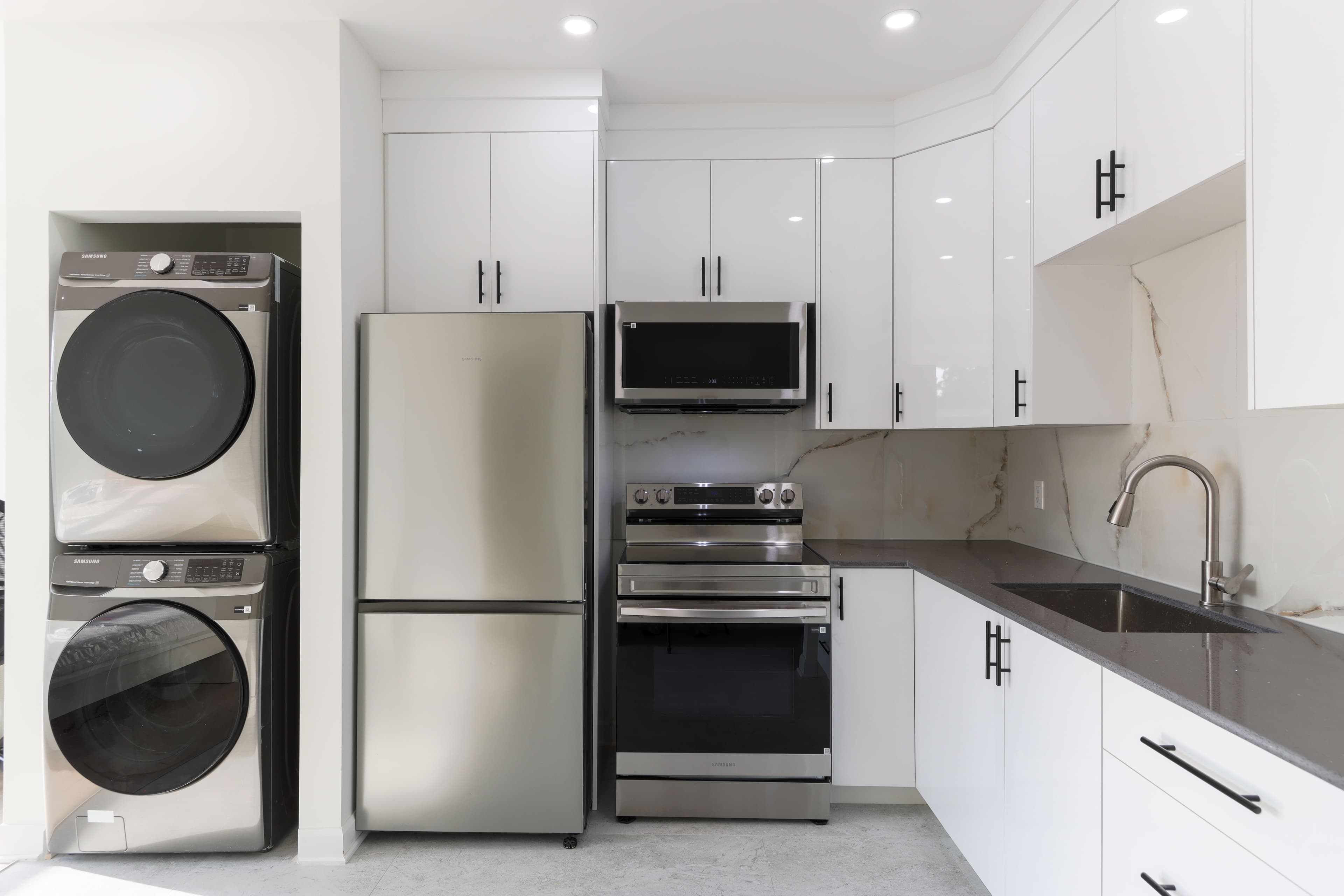 Bachelor Unit #4 — photo 2