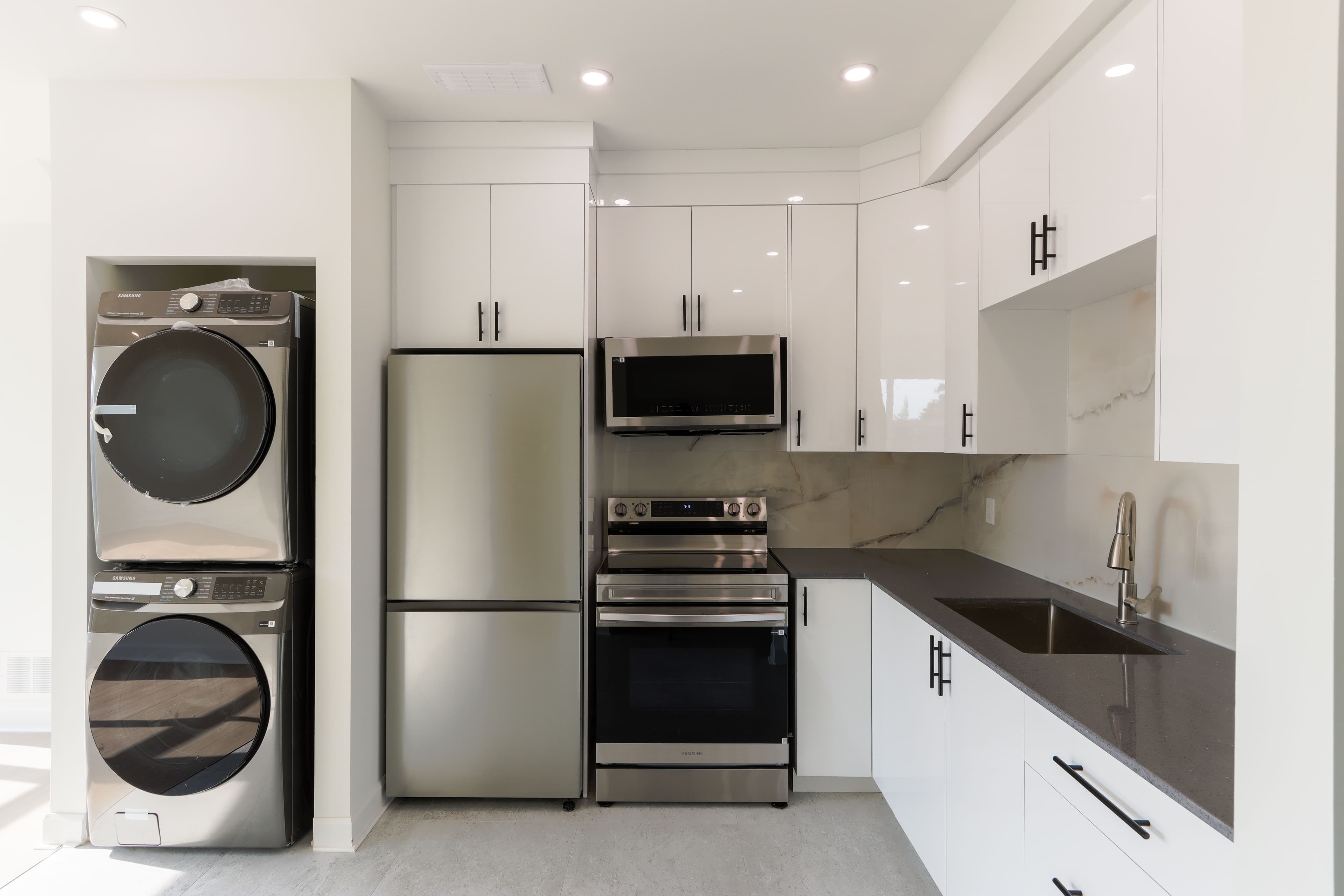 Bachelor Unit #7 — photo 2
