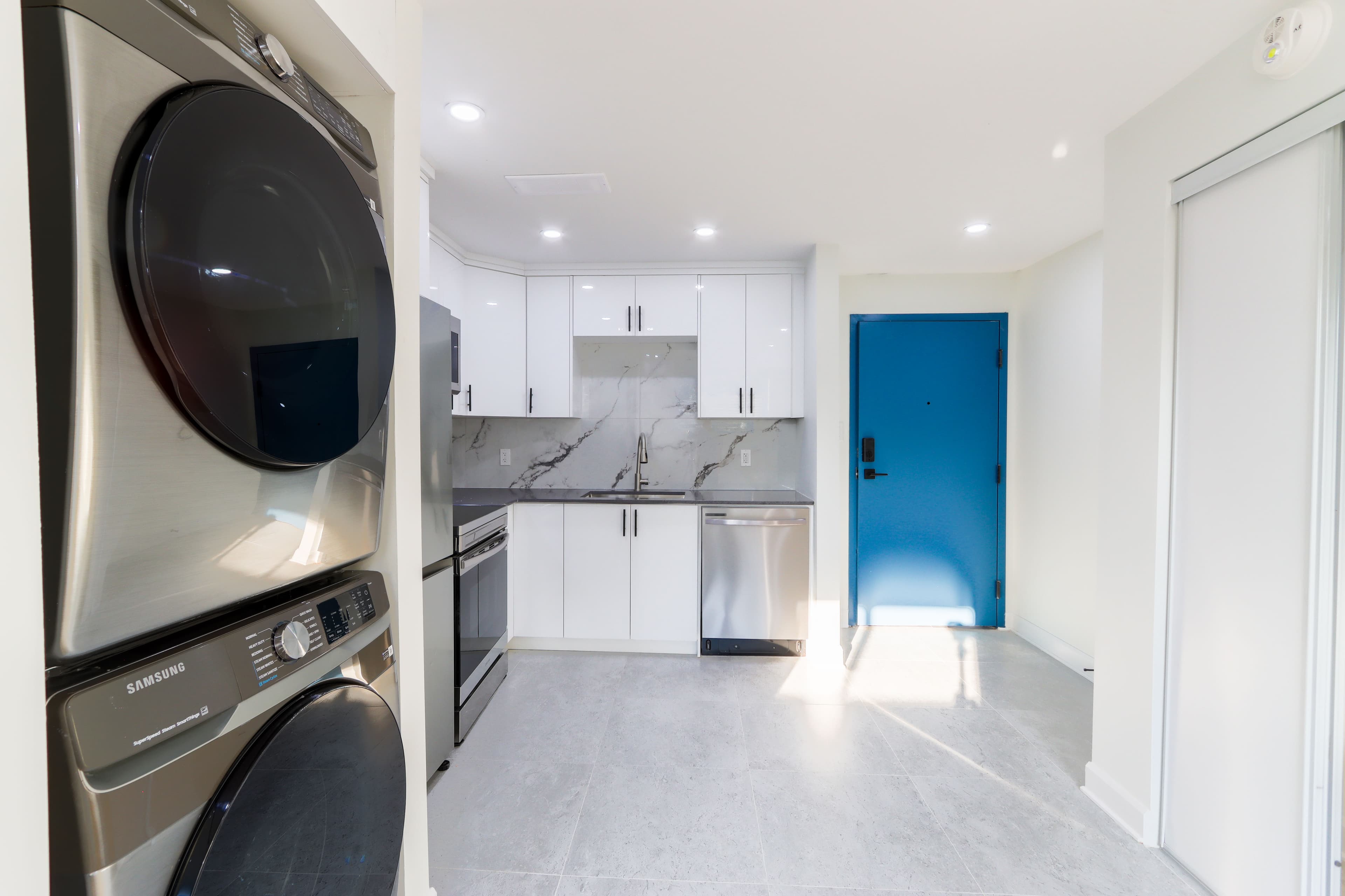 One bedroom Unit #10 — photo 1